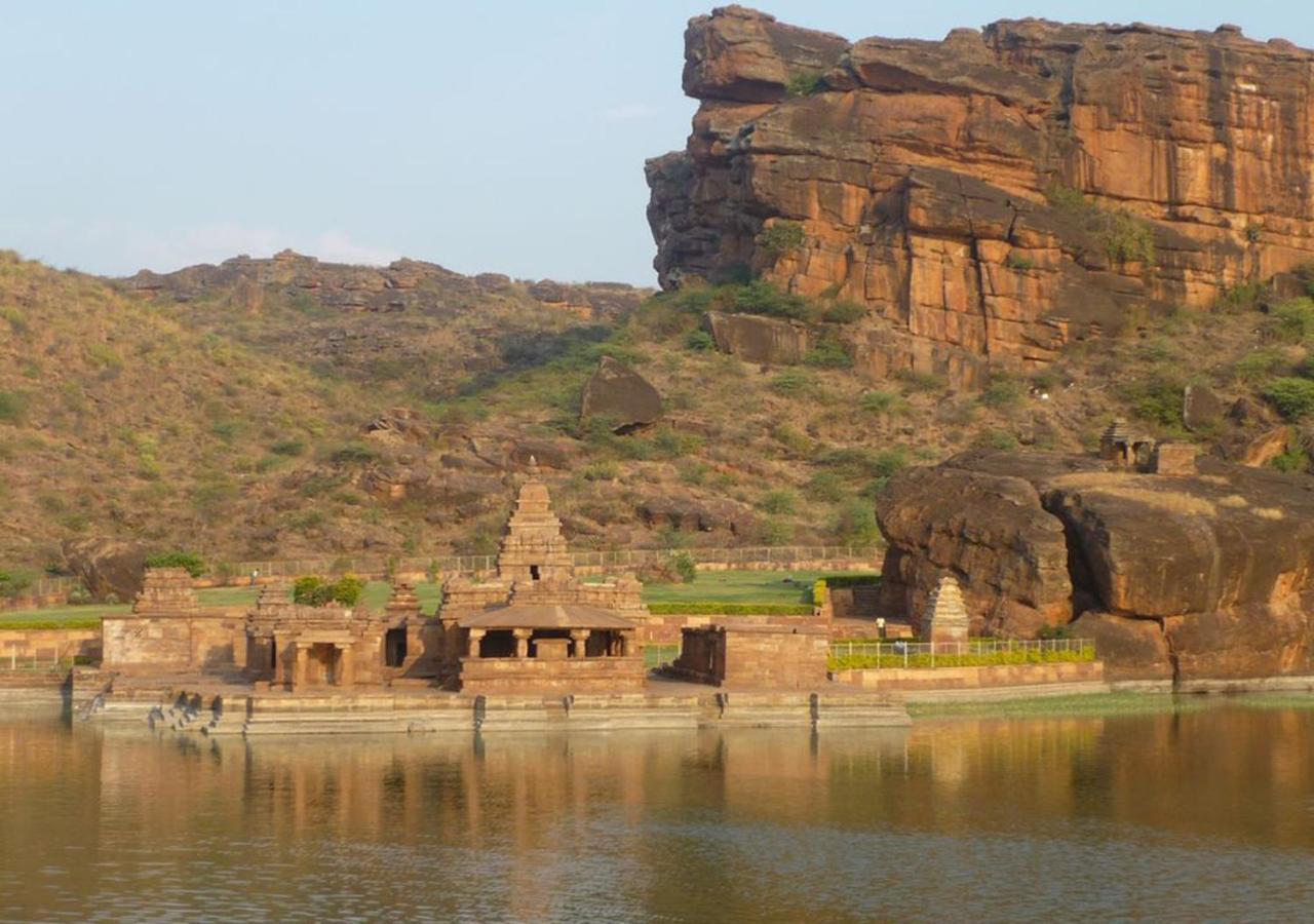 Agastya Villa By Veo - Part Of Stayvista Badami Exterior photo